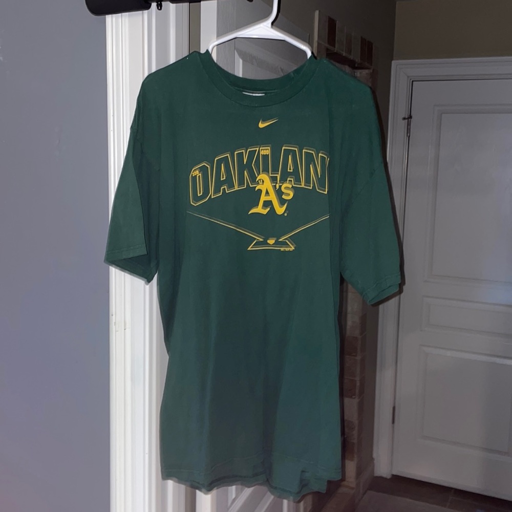 Oakland a’s nike green r shirt large